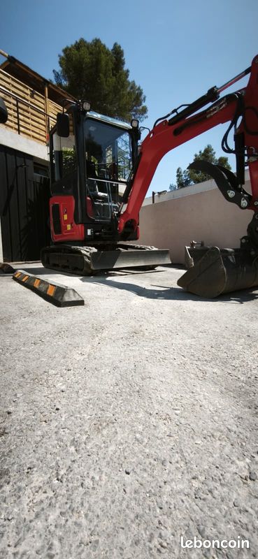 Mini-pelle 2T5 – Cabine – Moteur Yanmar – 137,8 h – État proche du neuf - Godet inversé (image 3)