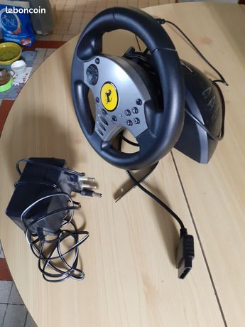 THRUSTMASTER UNIVERSAL CHALLENGE Racing Wheel Ferrari : volant
