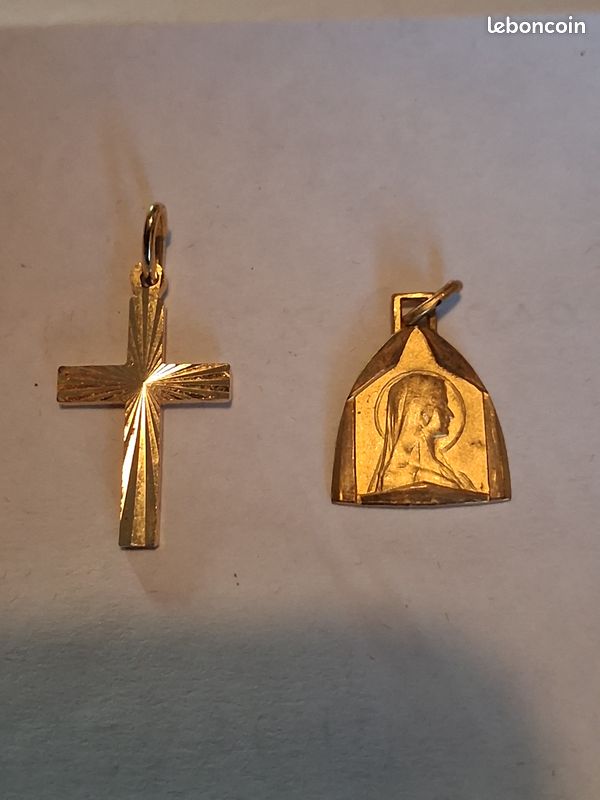 2 Pendentifs religieux plaqué or (lire l'annonce) (image 1)