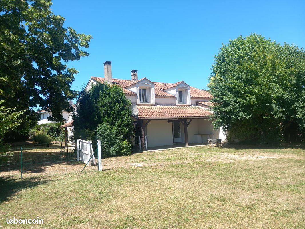 Maison 11 pièces 132 m² · à Condezaygues · 132 m² · 129 000 €