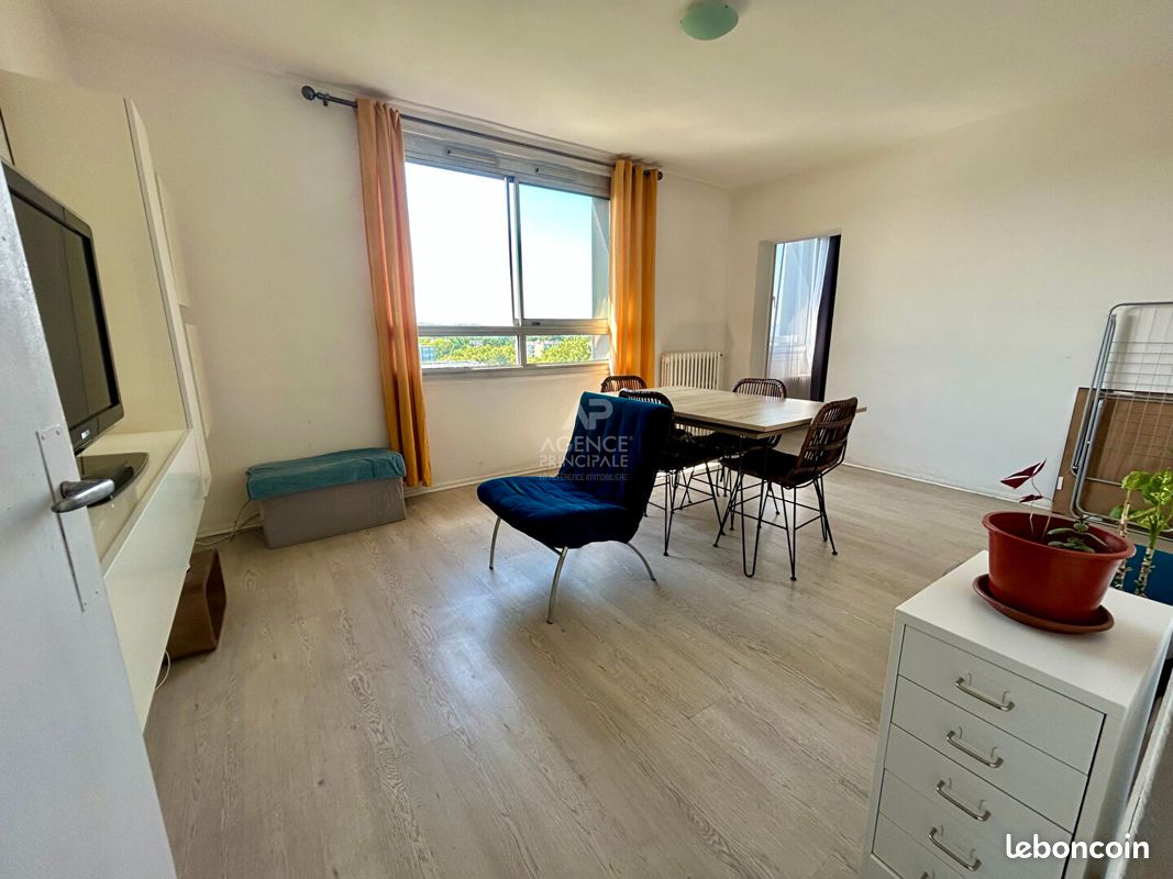 Appartement 2 pièces 42 m² · à Poissy · 42 m² · 125 000 €