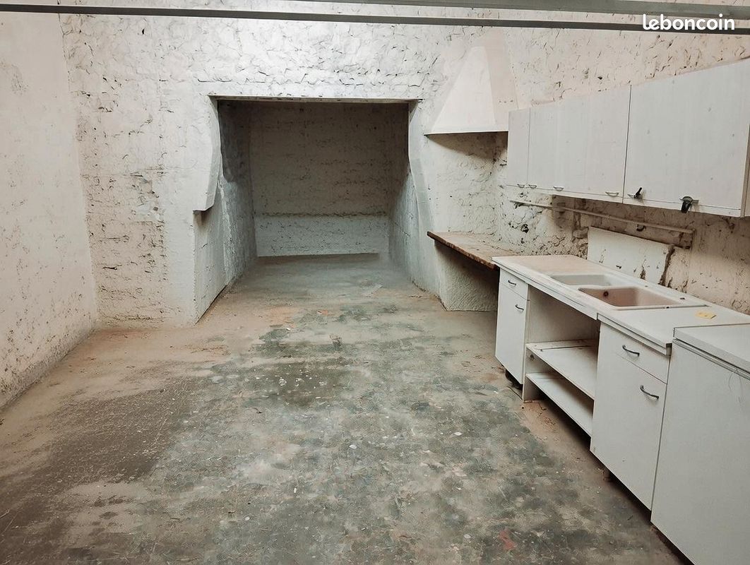 Grand Garage · à Sigean · 135 000 €