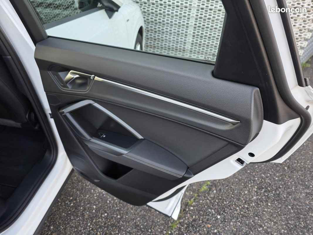 AUDI Q3 35 TDI 150 ch S tronic 7 S line (image 29)