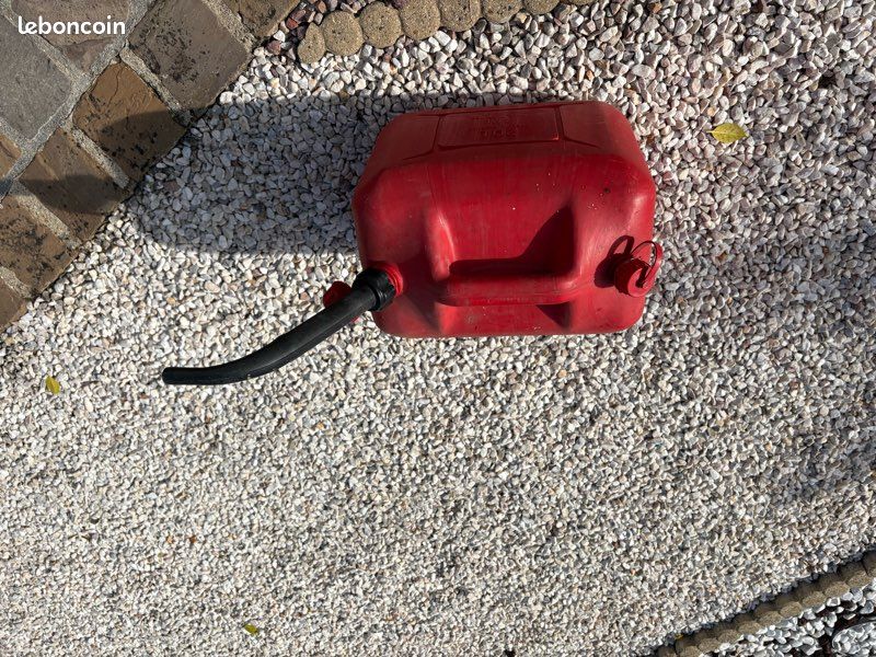 Bidon carburant (image 3)