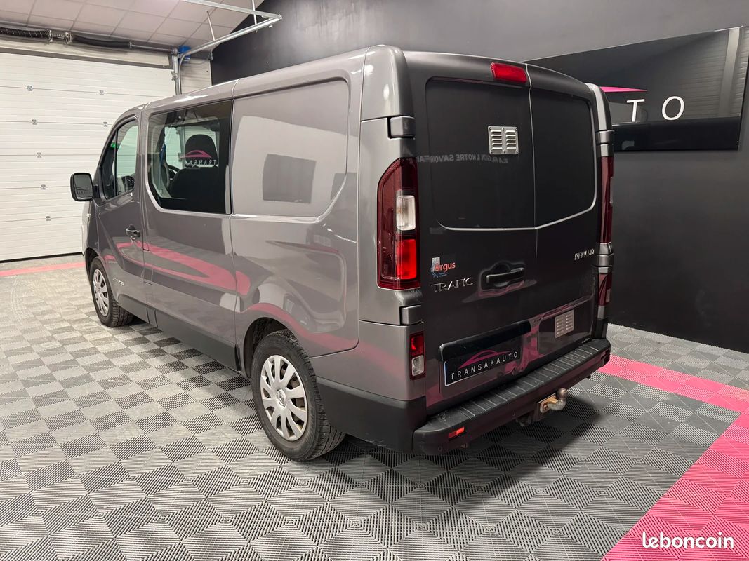 Renault TRAFIC 6 PLACES 140CH + Moteur à Chaine + Entretien OK (image 3)