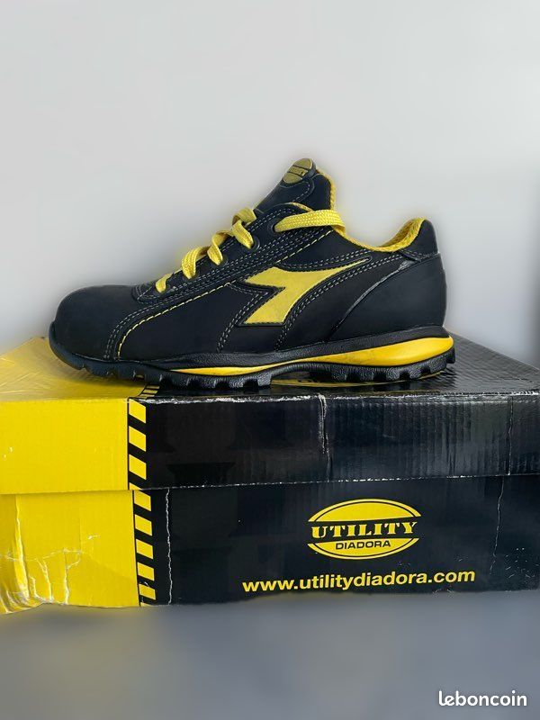 Chaussures de sécurité basses GLOVE II LOW S3 SRA HRO noir/jaune P39 DIADORA SPA 701.170235 - DIADORA S.P.A - 701.181141 Chaussures de sécurité basses GLOVE II LOW S3 SRA HRO noir/jaune P39 DIADORA SPA 701.170235 - DIADORA S.P.A - 701.181141