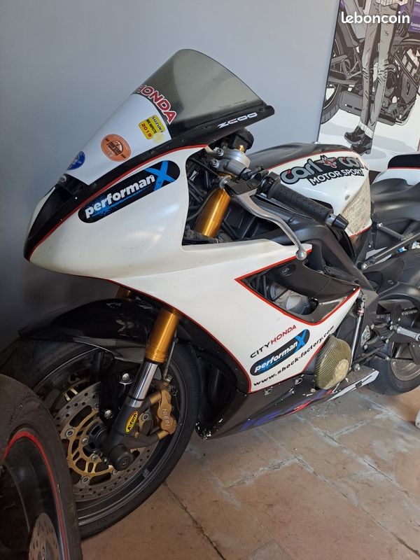 Triumph 675 Daytona piste (image 3)