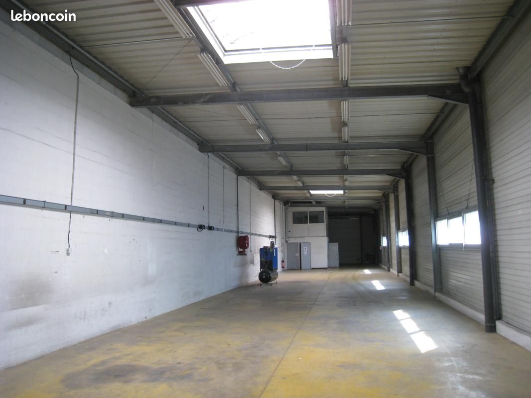 Local bureaux 900 m² (image 4)