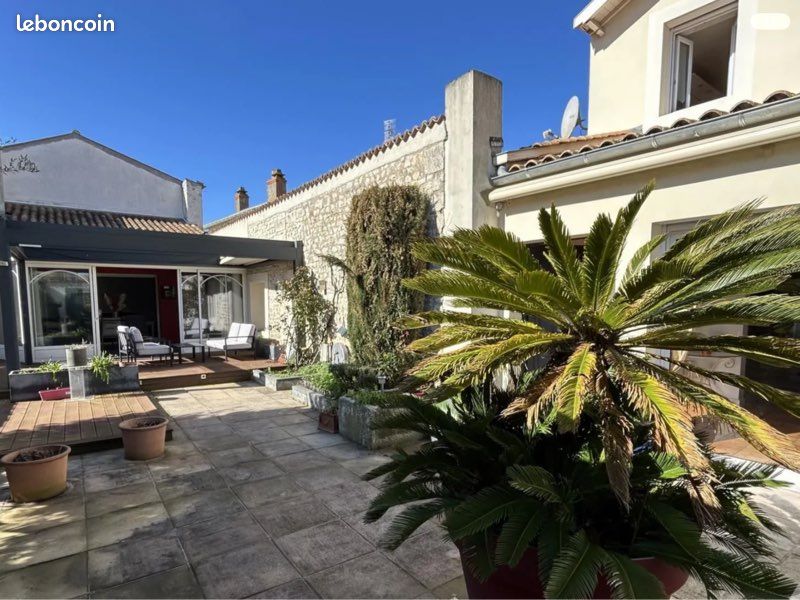 Maison 7 pièces 210 m² · à La Rochelle · 210 m² · 560 000 €