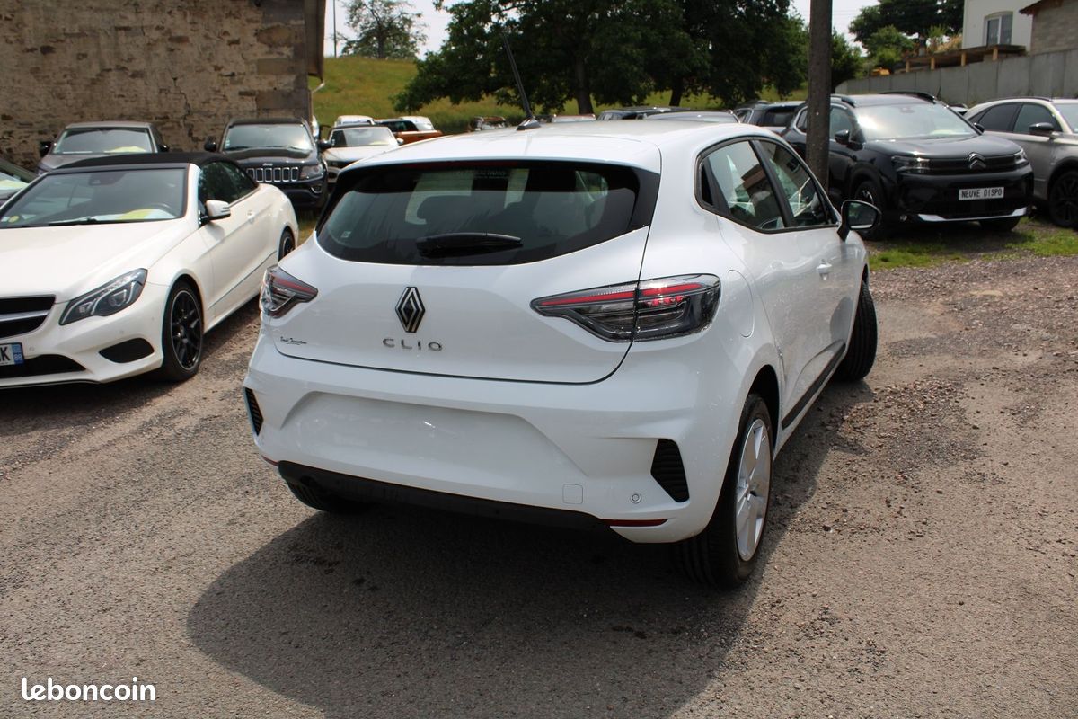 Renault CLIO VI EVOLUTION DIESEL BLUEDCI 100 CV BOITE 6V CAMÉRA USB GPS LINK MÉDIA FULL LEDS ABS (image 2)