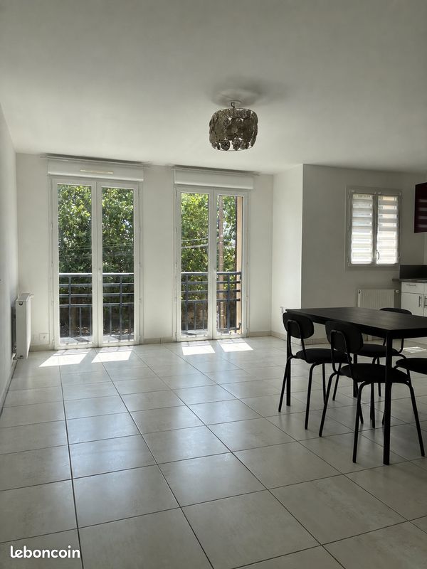 Parking 2 pièces 52 m² · à Dourdan · 52 m² · 895 €