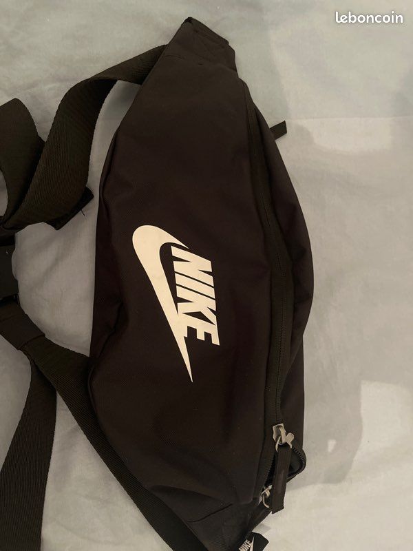 Banane Nike (image 1)