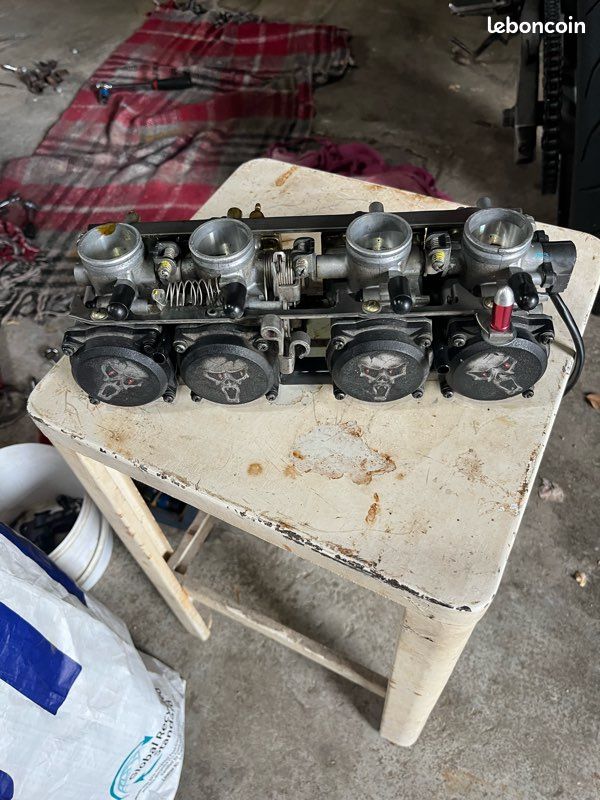 Rampe de carburateur 750 kz (image 2)