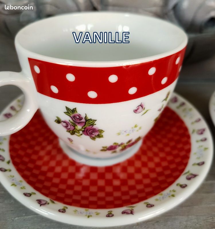 Ensemble tasses soucoupes et théière fleurs roses et pois rouge et blanc La Vida V60 (image 3)