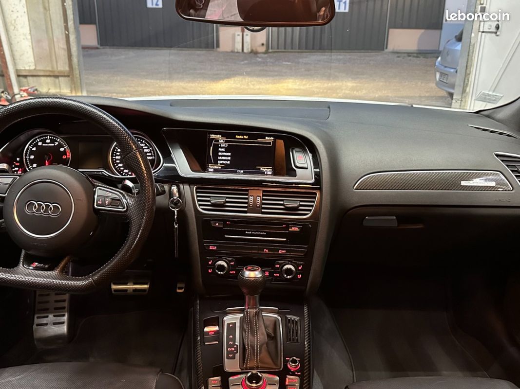 AUDI RS4 AVANT V8 4.2 FSI 450 Quattro S Tronic 7 / PACK CARBONE INTÉRIEUR / VOLANT MÉPLAT / SIÈGES ÉLECTRIQUES (image 14)