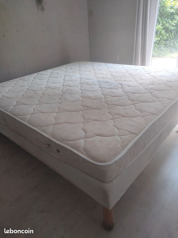 Vends grand lit latex (image 1)