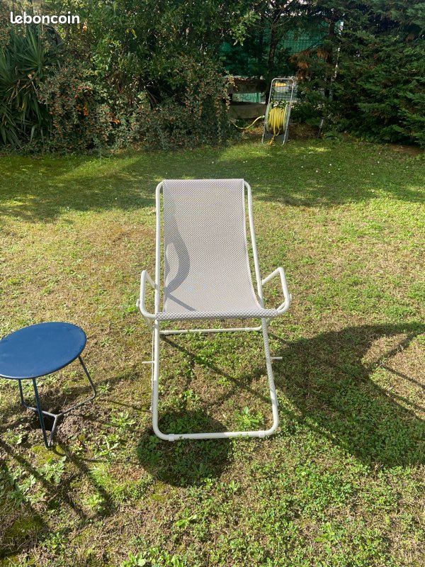 Chaises longues (image 1)