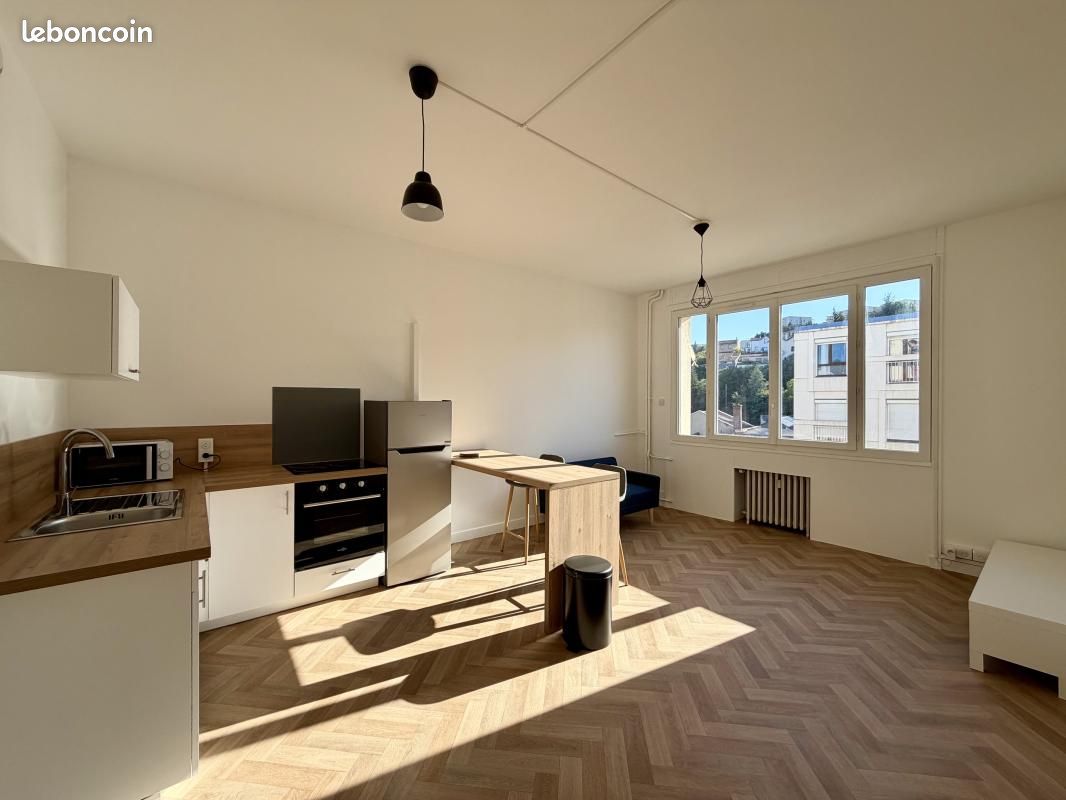 Appartement 2 pièces 42 m² · à Saint-Étienne · 42 m² · 500 €