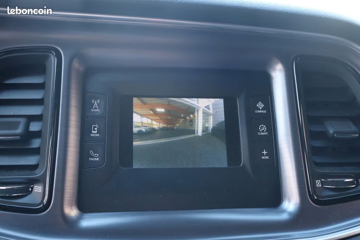 Dodge CHALLENGER R/T 5.7 HEMI V8 373 ch BVA8 – CarPlay – Caméra – Démarrage à Distance (image 14)