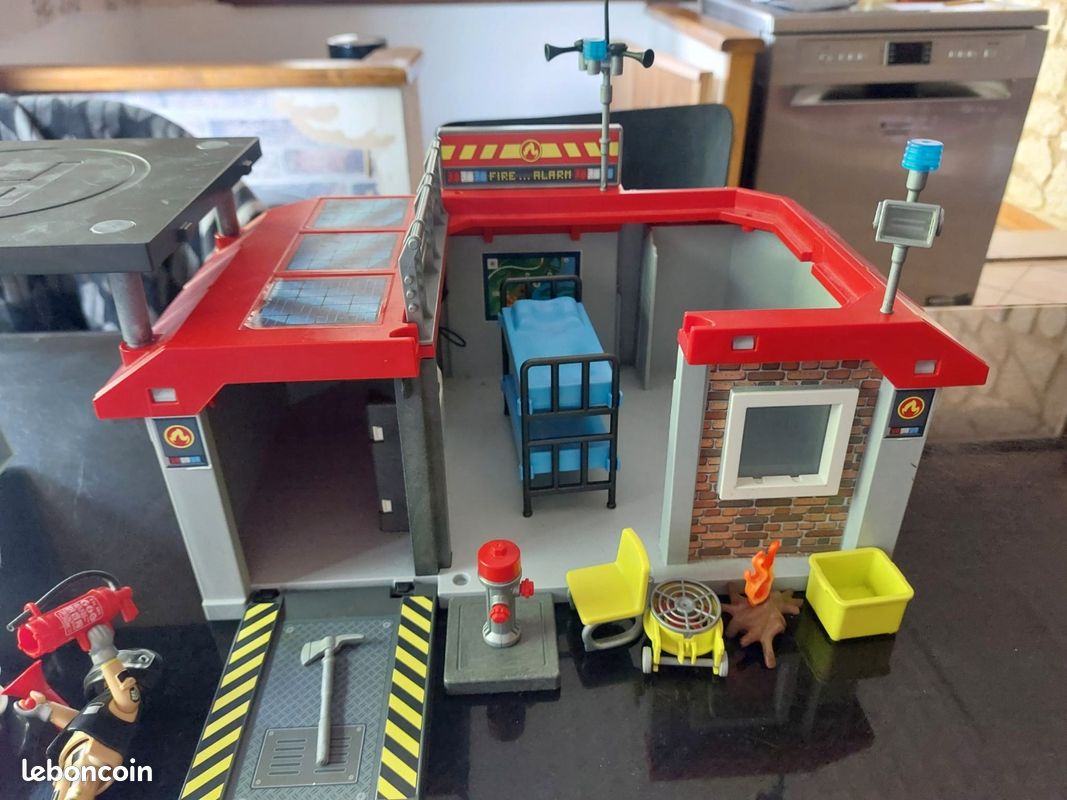 Playmobil 77193 caserne de pompier (image 2)