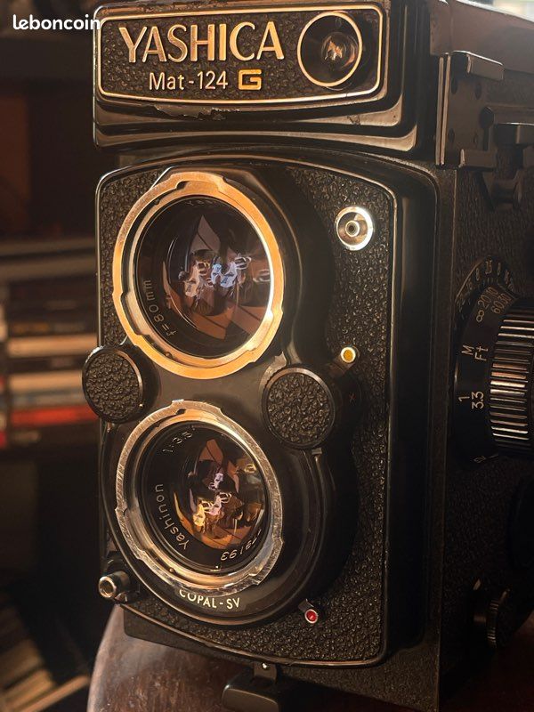 Yashica Mat 124G – La Boutique Argentique