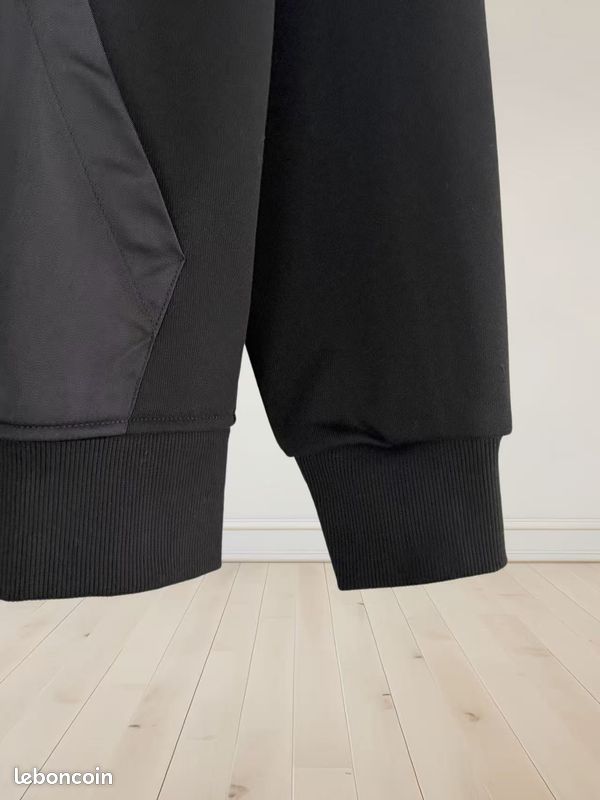 Sweat à capuche Prada noir pour homme, détails contrastés, manche logo (image 7)