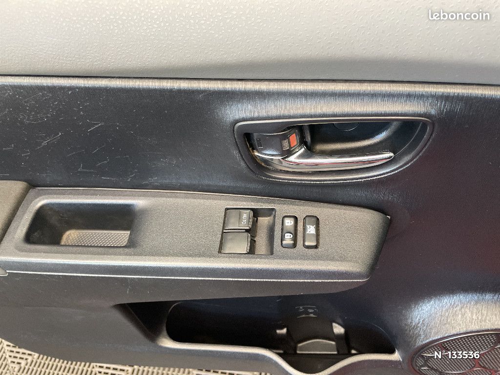 Toyota Yaris 100 VVT-i Style CVT (image 25)