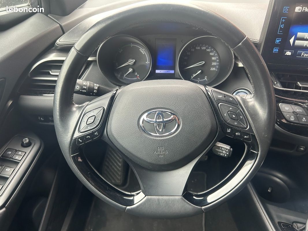 TOYOTA C-HR HYBRIDE PRO RC18 Dynamic Busines/Entretien complet/Garantie 12 mois (image 4)