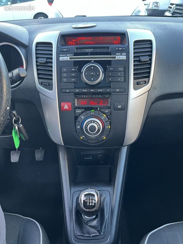 Kia VENGA 1.6 CRDI115 FAP URBAN CHIC (image 12)