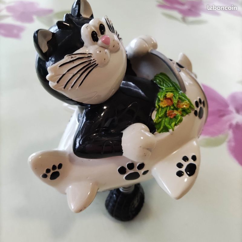 Tirelire Chat blanc ou Chat noir à offrir