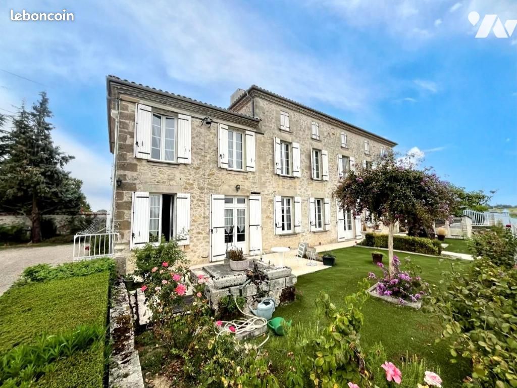 Maison 10 pièces 376 m² · à Montagoudin · 376 m² · 436 800 €