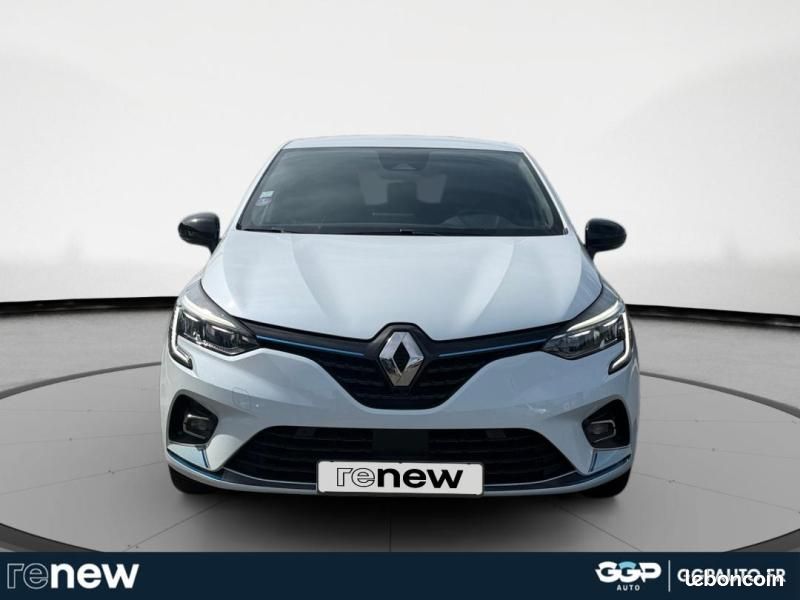 Renault Clio 1.6 E-Tech 140ch Première Edition (image 8)