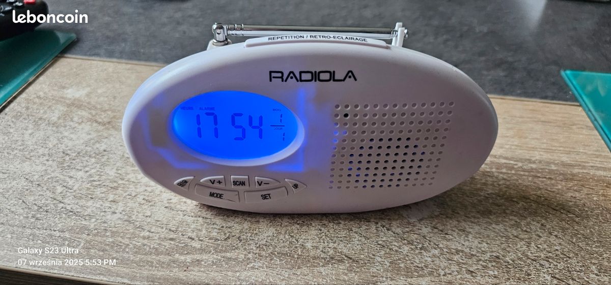 Radio-réveil De Voyage Magitech - Occasion Comme Neuf