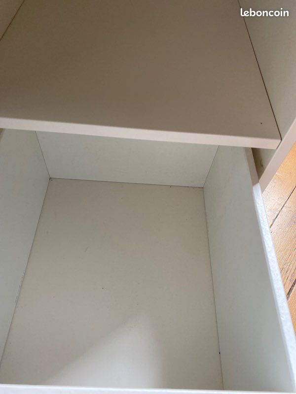 Table de nuit IKEA (image 3)