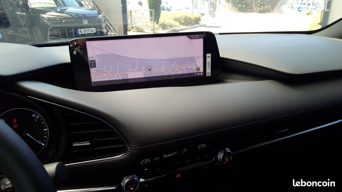 MAZDA Mazda3 5 portes 2.0L e-SKYACTIV-X M Hybrid 186 ch BVM6 Takumi (image 15)
