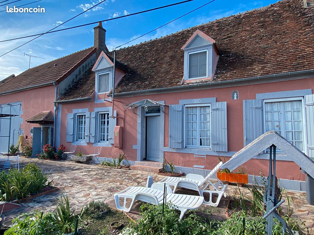 Maison 7 pièces 138 m² · à Saint-Pierre-les-Étieux · 138 m² · 72 000 €