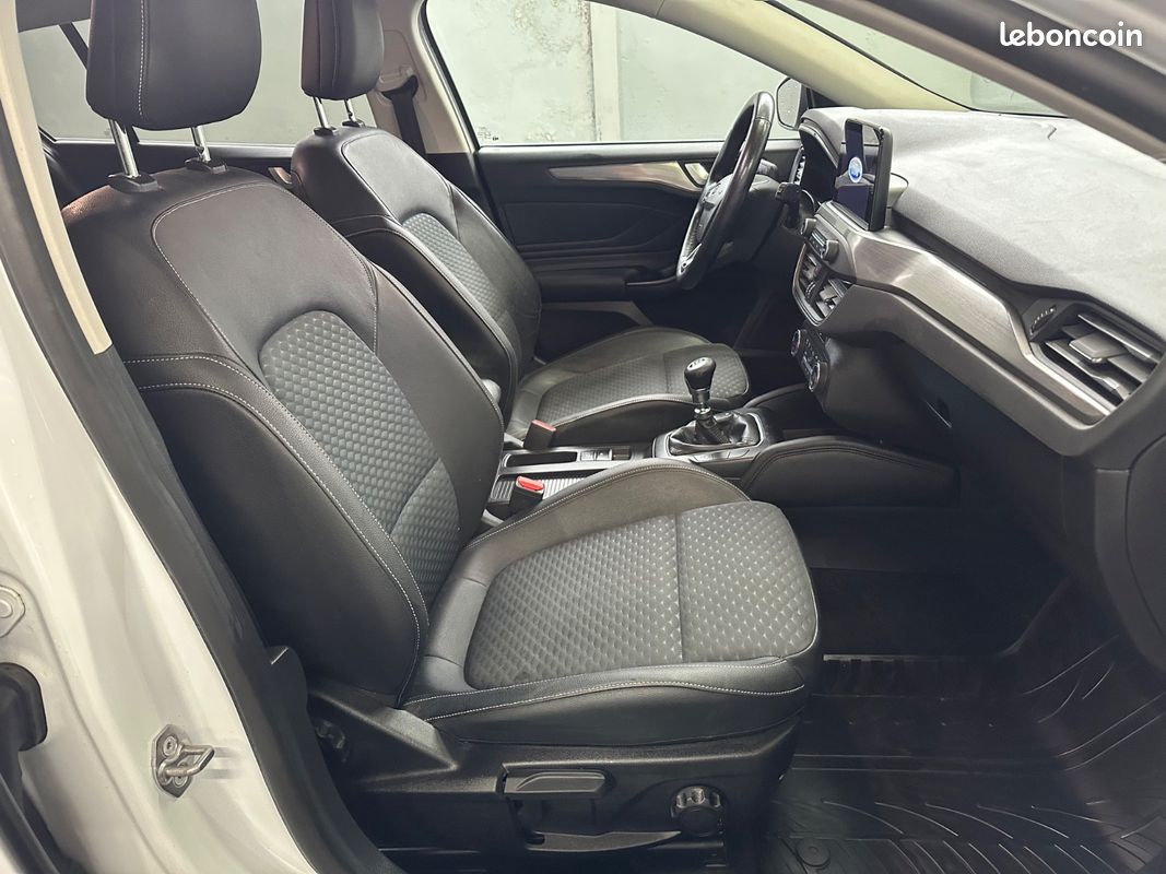 FORD Focus SW 125CH Titanium (image 9)