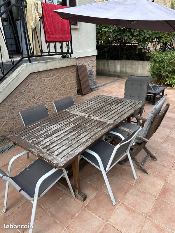 Table de jardin en teck à restaurer (image 2)