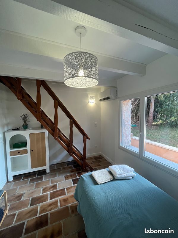 Gite 5 pers rénové, 1 chambre + 1 chambre en duplex, avec grande piscine partagée avec 2nd gîte et jardin en Provence (image 14)