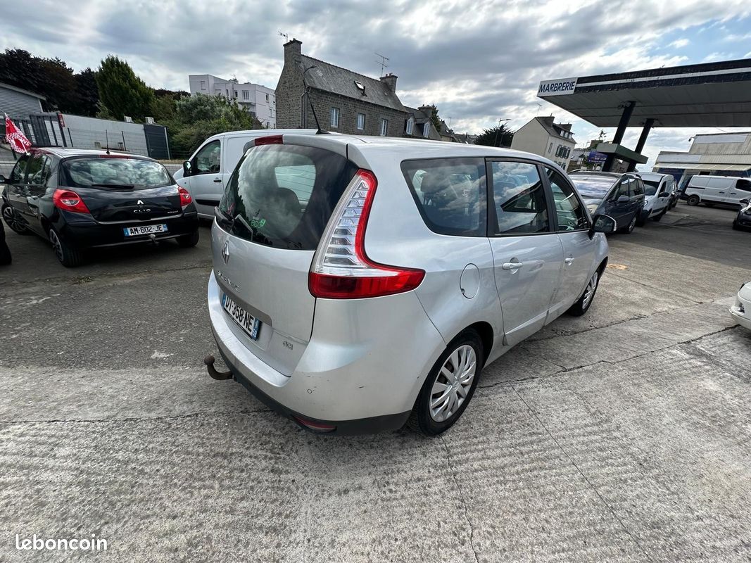 Renault SCENIC III Renault Grand Scenic 2011 - III 1.5 DCI 105 AUTHENTIQUE 7PL - Diesel - Boîte manuelle (image 4)
