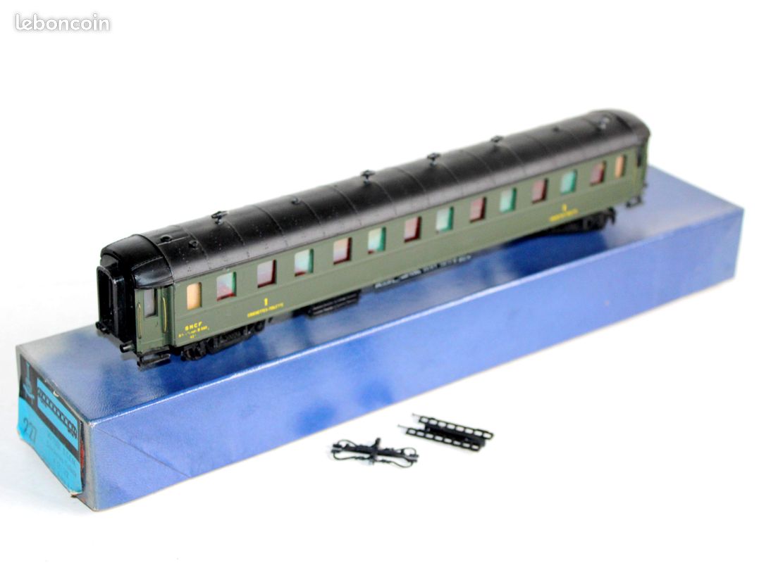 Voiture SNCF France Trains HO 277 – Voiture Voyageur 2e Classe – État TB