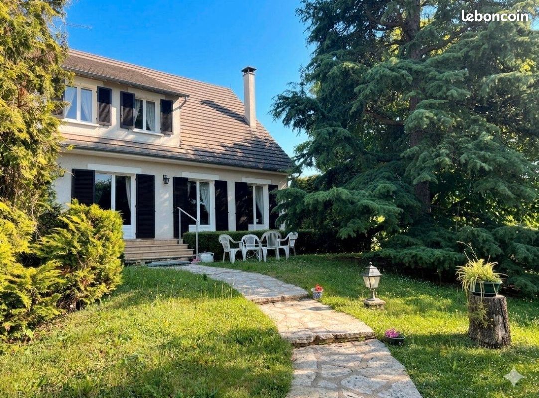 Maison 11 pièces 314 m² · à Villeneuve-sur-Yonne · 314 m² · 277 000 €
