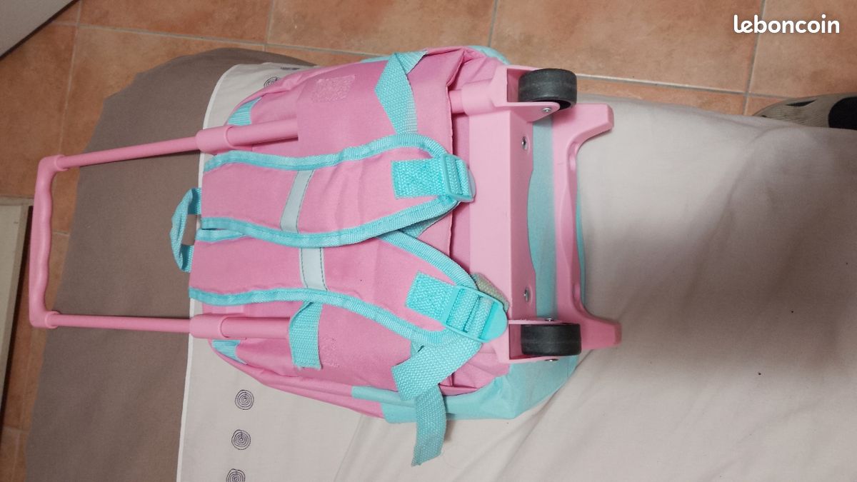 Petit cartable à roulettes LOL (image 3)