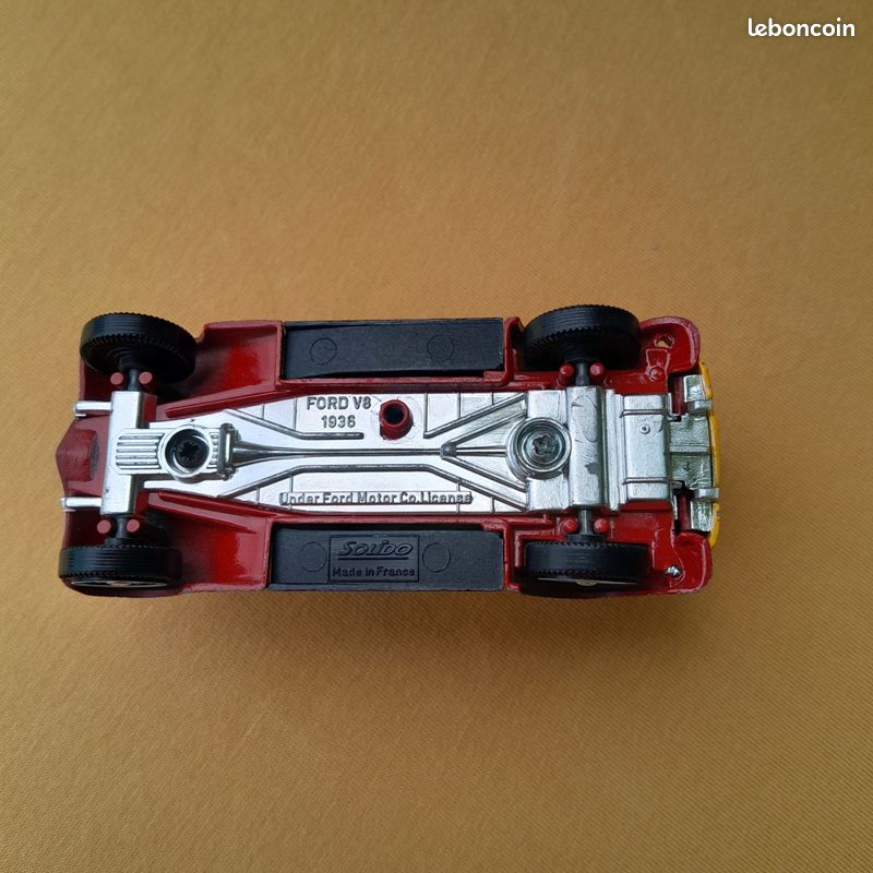Ford V8 1936 citerne - 1/19e - Hachette Solido, © 2004