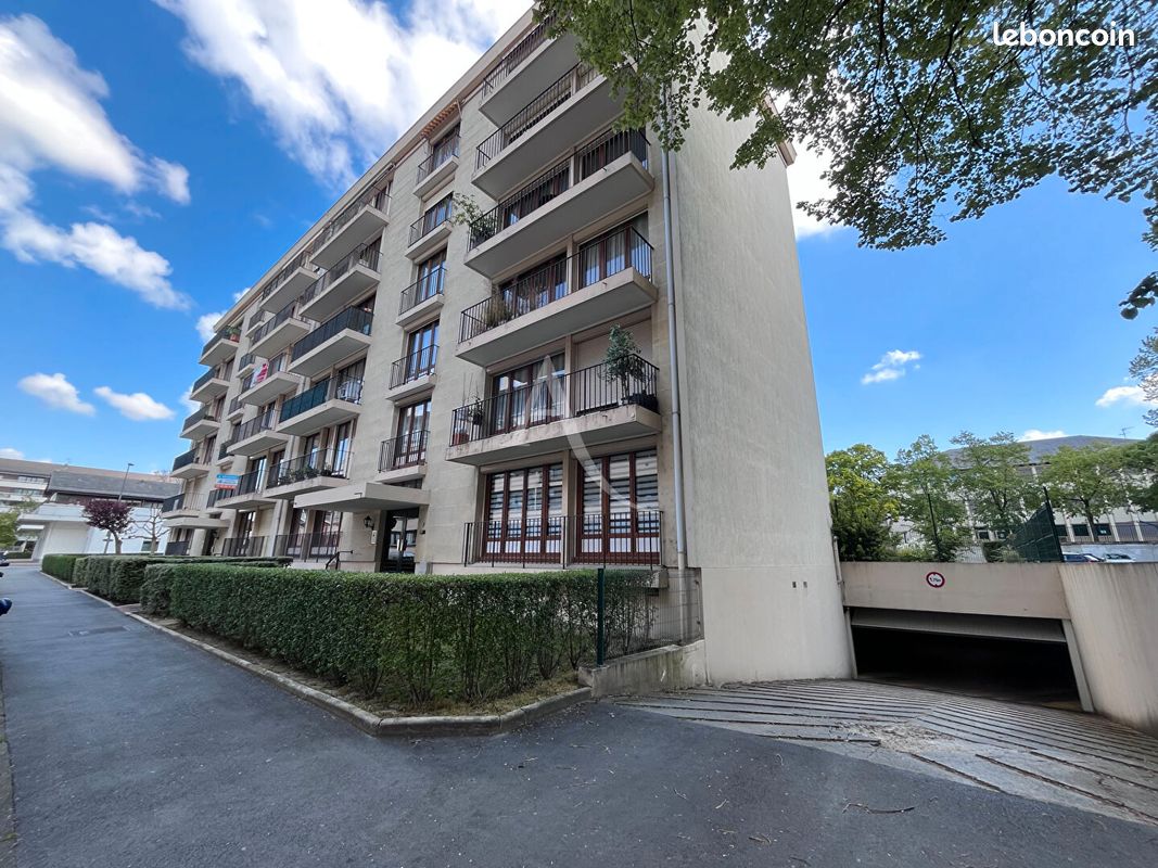 Parking/box REIMS · 76 €/mois
