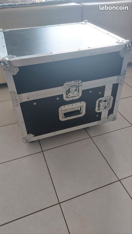 Flight case DJ ou soundcraft UI24R (image 1)