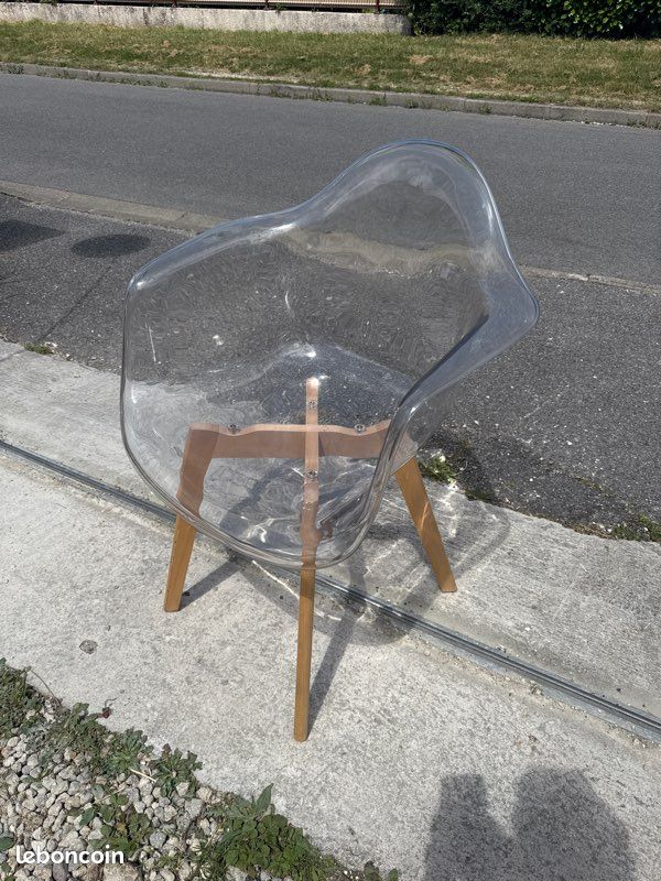Fauteuil salon pied en bois (image 1)