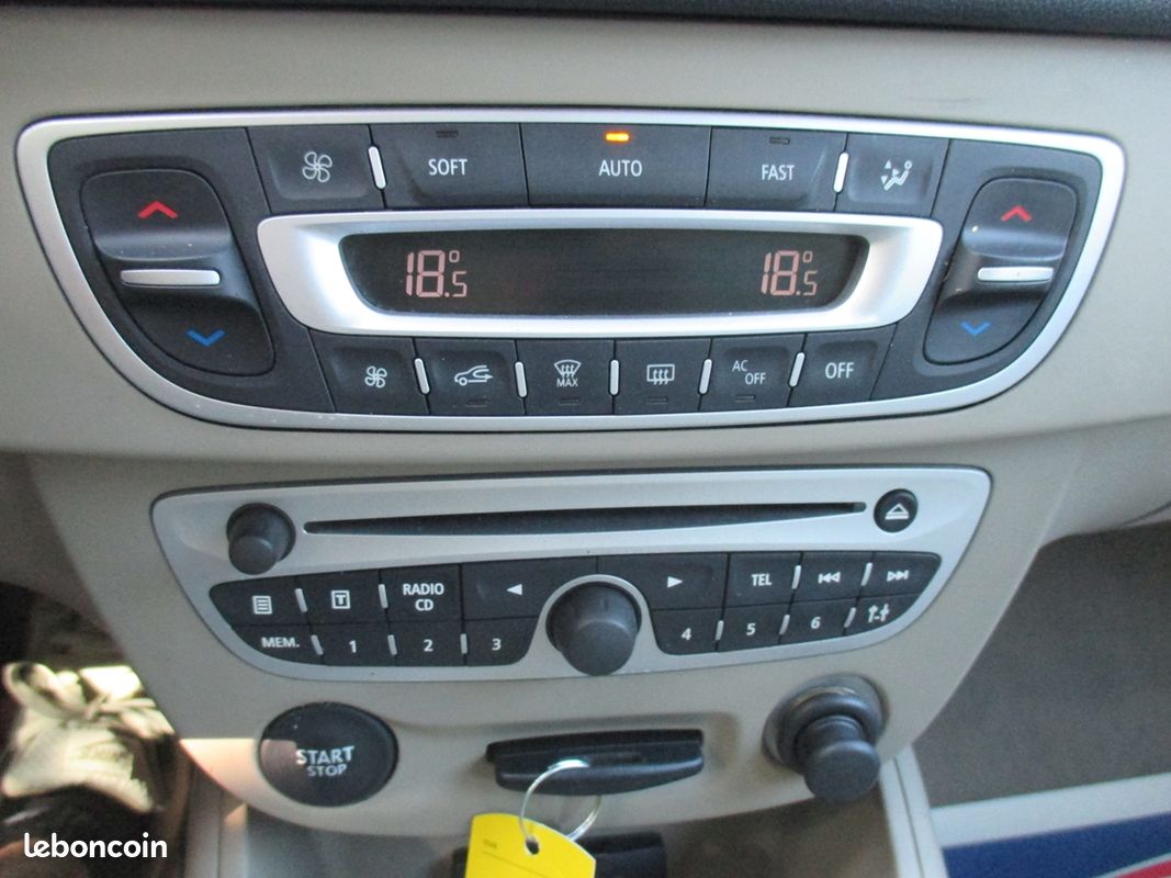 Renault MEGANE III 1.5 DCI 105CH PRIVILEGE ECO² (image 16)