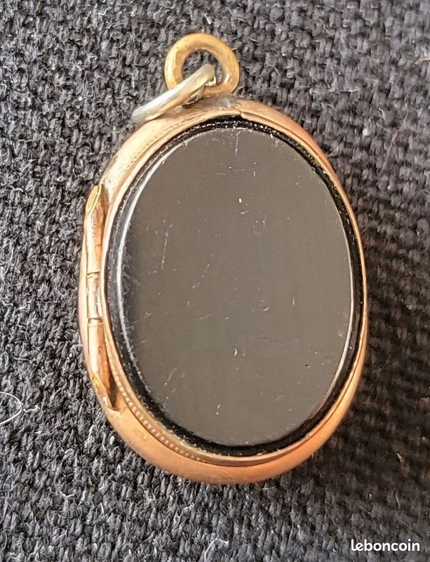 Pendentif cassolette en or et onyx. - Bijoux Anciens Schaffner
