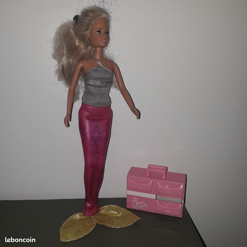 Poupée + sa mallette + 2eme tenue (image 2)